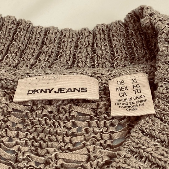 DKNY JEANS Woman’s Knitted V-Neck Sweater with 3/4 Sleeves. Size XL. - Picture 4 of 13